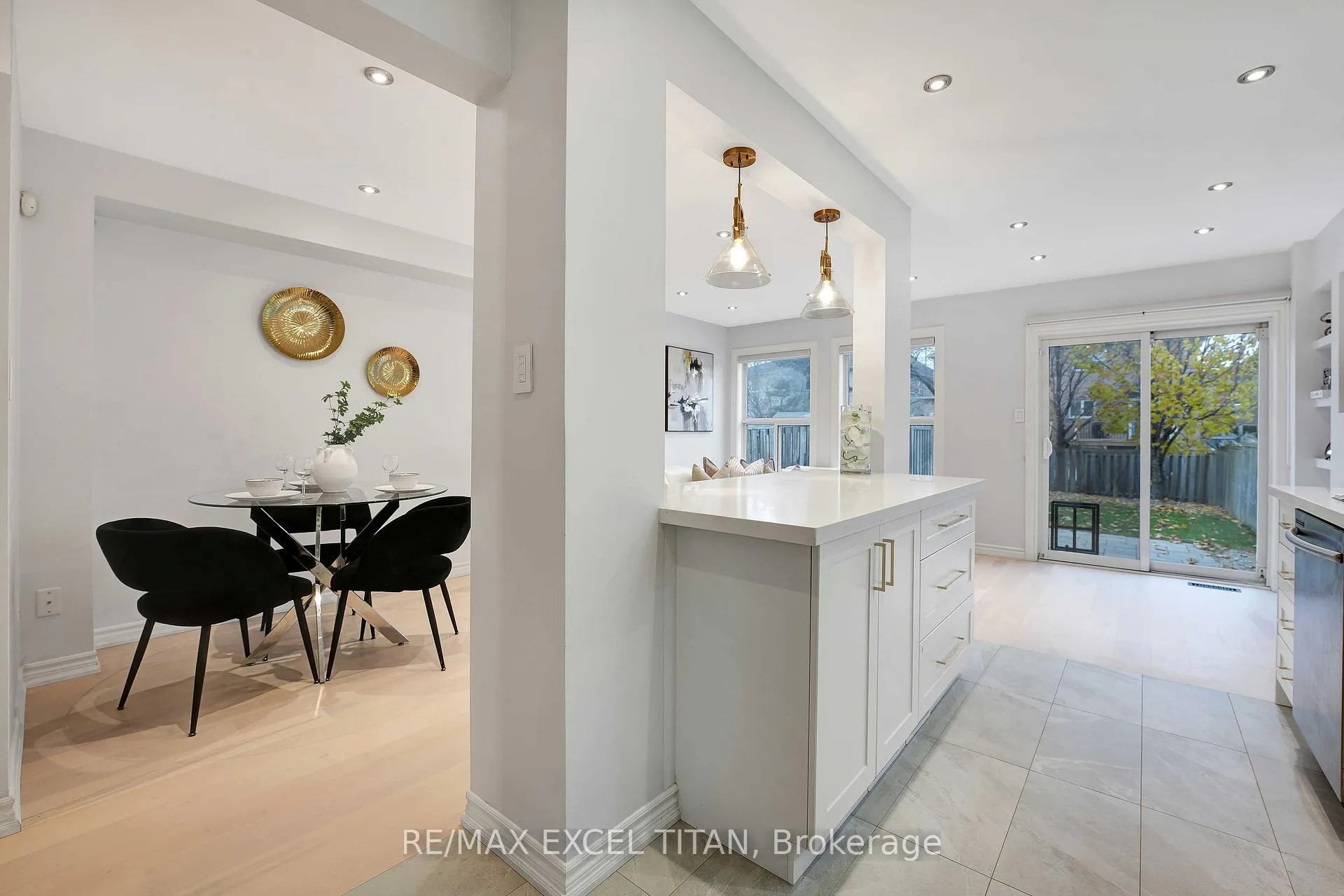 Photo 15 of 74 Giancola Crescent, Vaughan, Maple — HOMEH