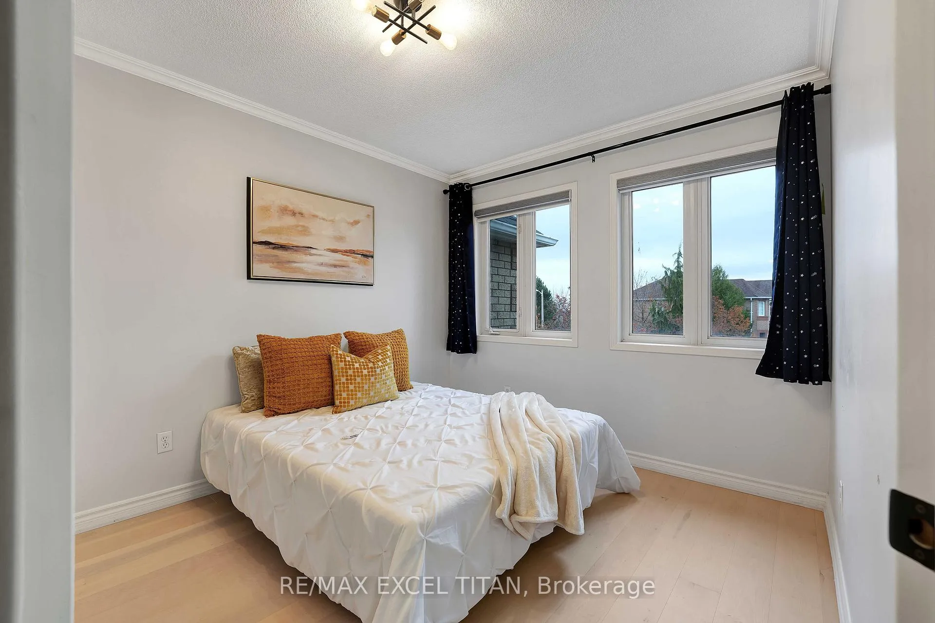 Photo 16 of 74 Giancola Crescent, Vaughan, Maple — HOMEH
