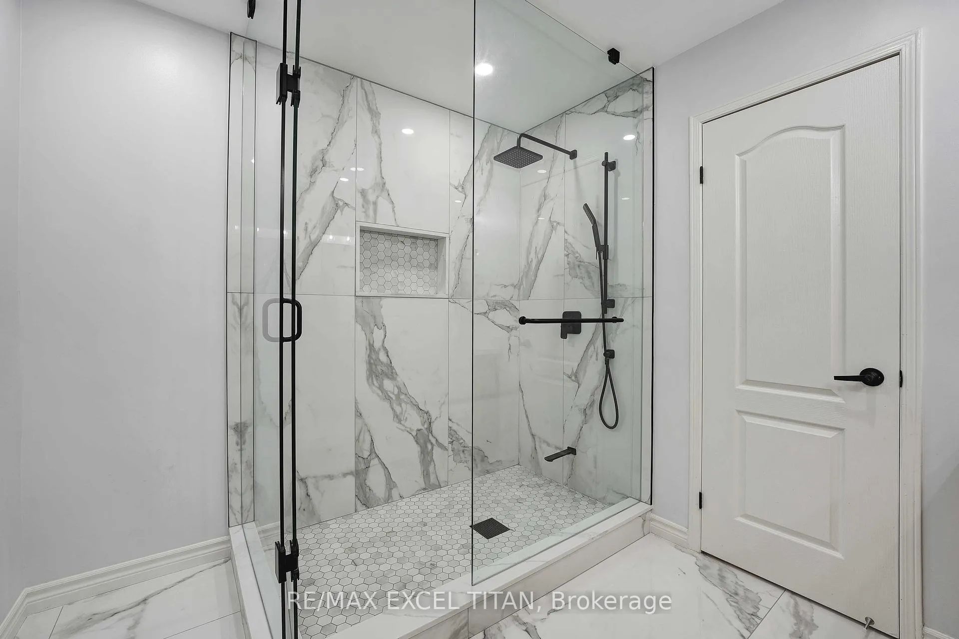 Photo 25 of 74 Giancola Crescent, Vaughan, Maple — HOMEH