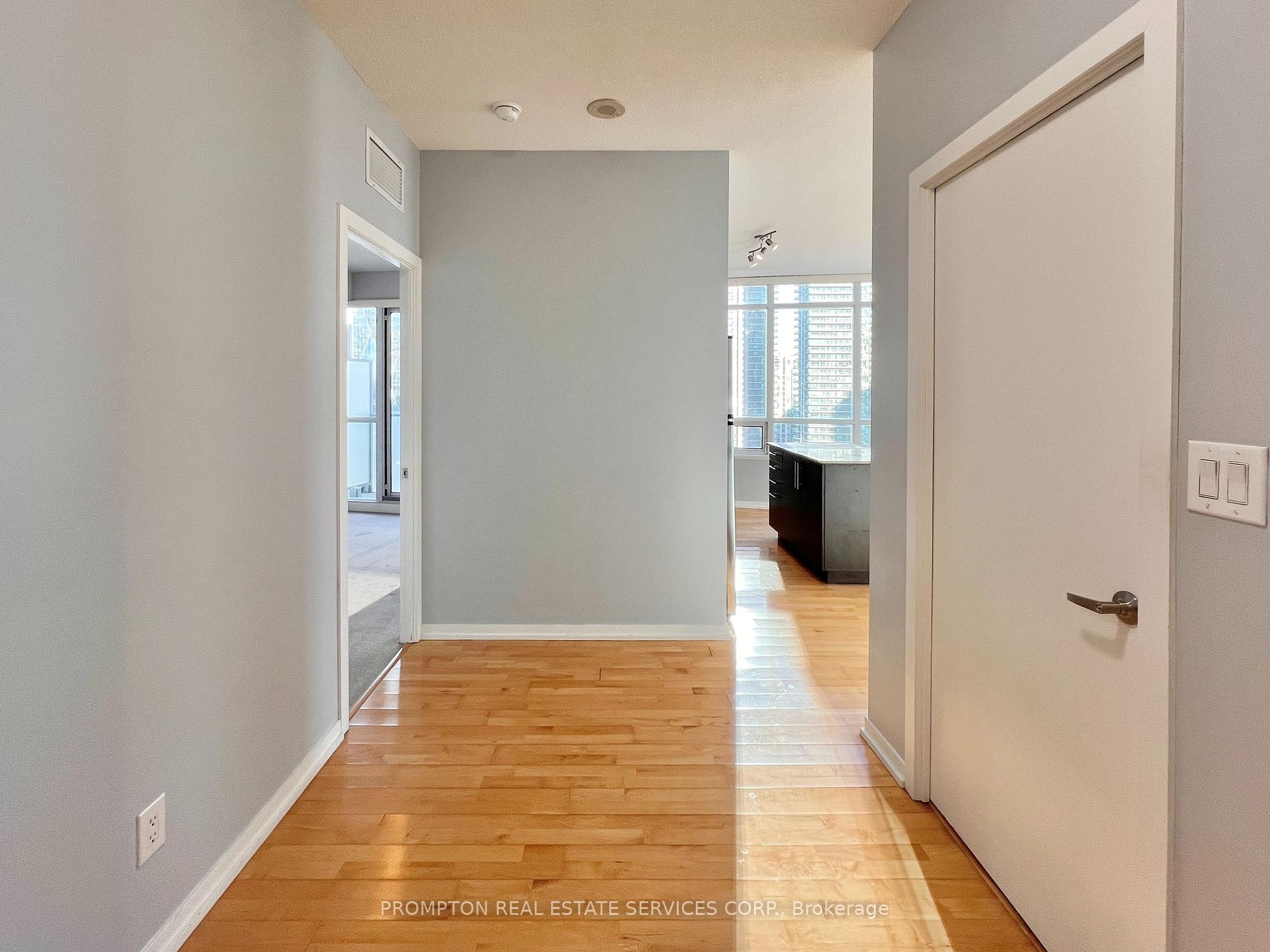 Photo 2 of Unit 1910, 65 Bremner Boulevard, Toronto, Waterfront Communities — HOMEH
