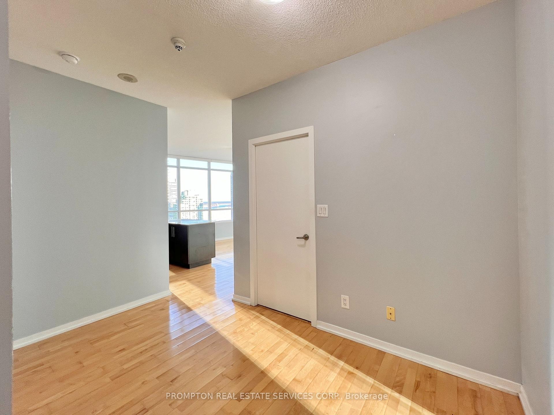 Photo 3 of Unit 1910, 65 Bremner Boulevard, Toronto, Waterfront Communities — HOMEH