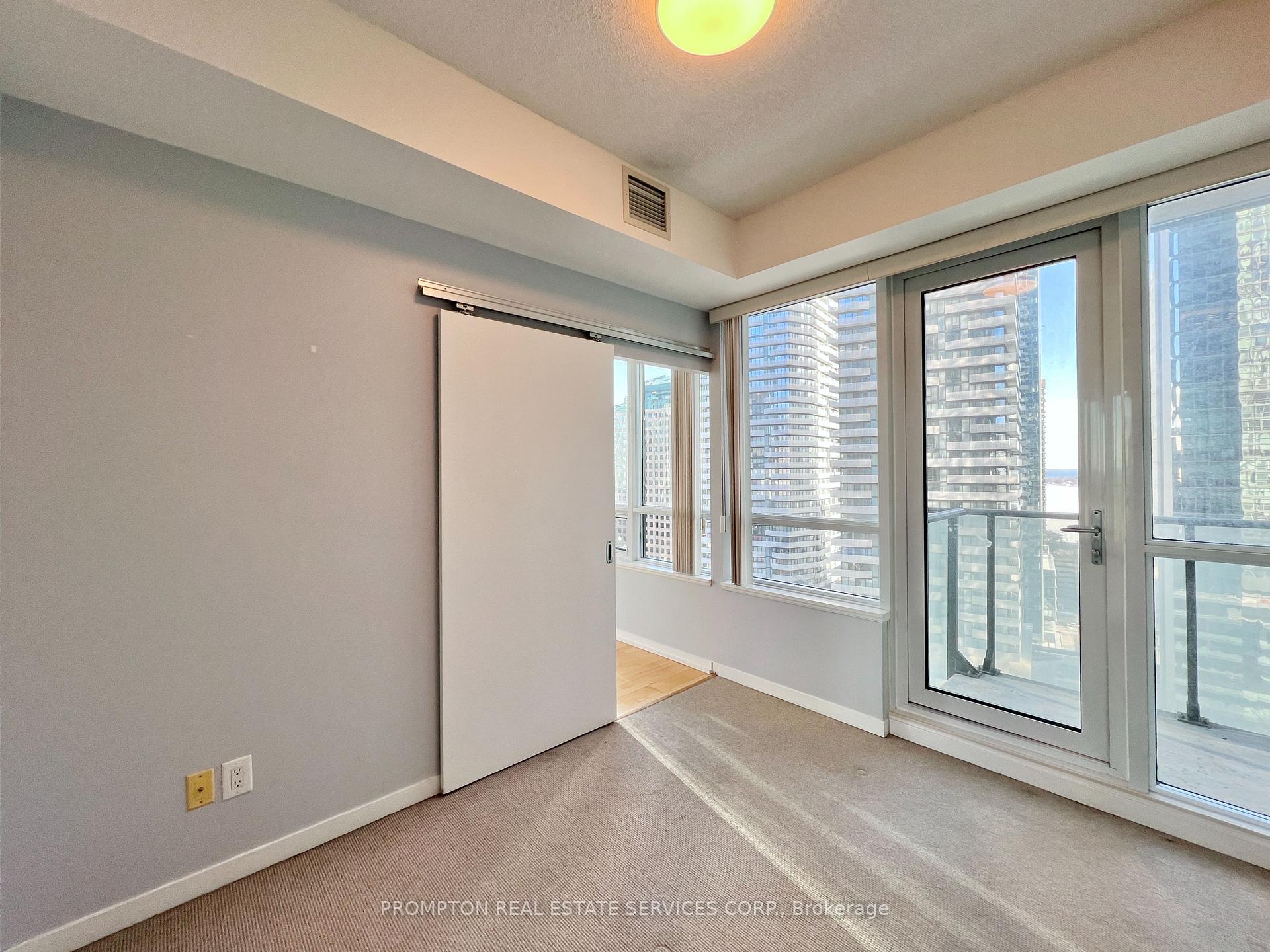 Photo 12 of Unit 1910, 65 Bremner Boulevard, Toronto, Waterfront Communities — HOMEH