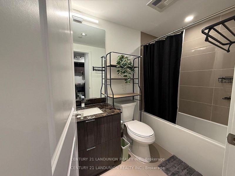 Photo 13 of Unit 1603, 395 Bloor Street E, Toronto, North St. James Town — HOMEH