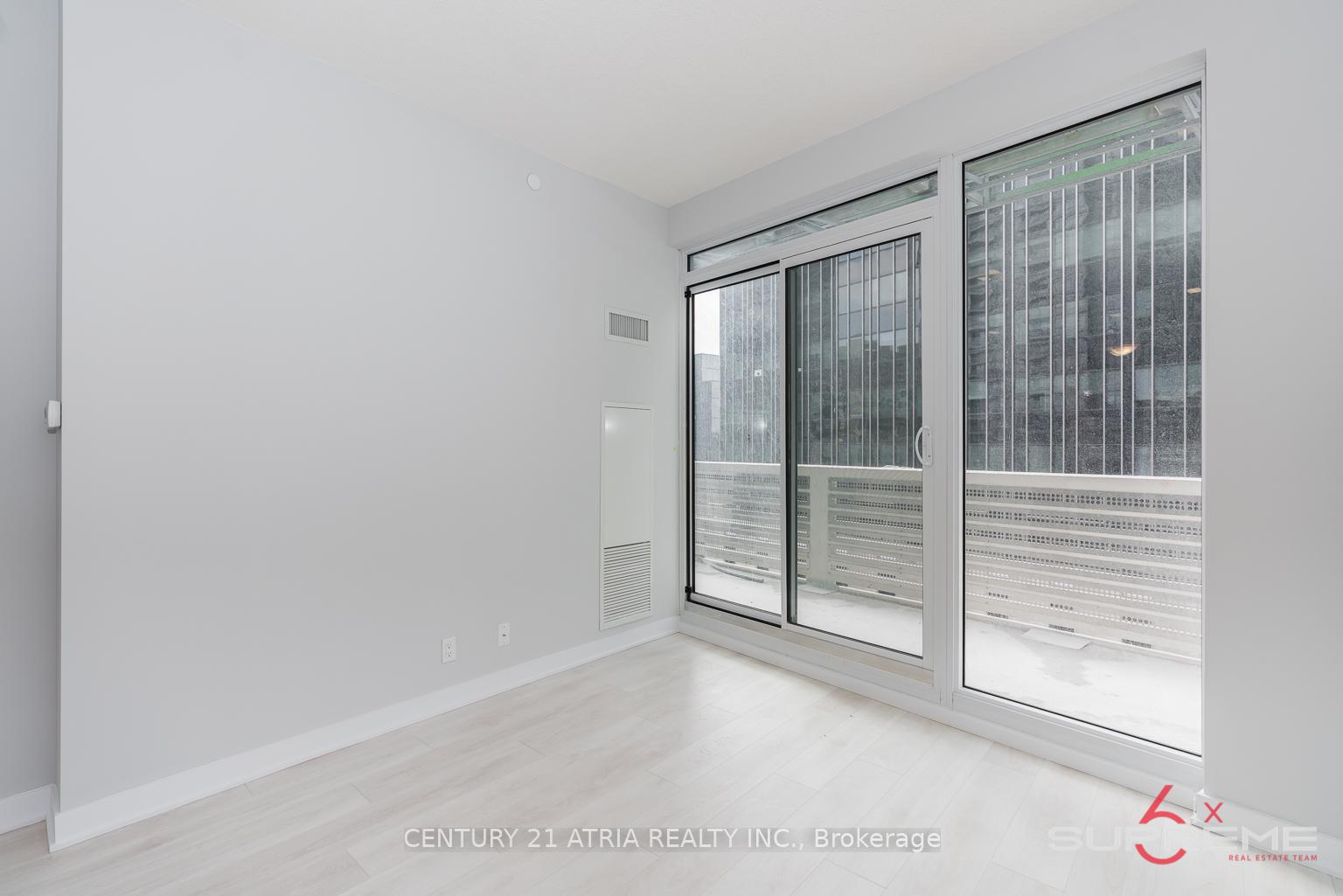 Photo 3 of Unit 611, 2221 Yonge Street, Toronto, Mount Pleasant West — HOMEH