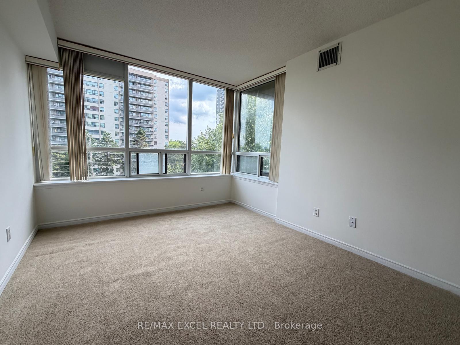 Photo 8 of Unit 507, 91 Townsgate Drive, Vaughan, Crestwood-Springfarm-Yorkhill — HOMEH