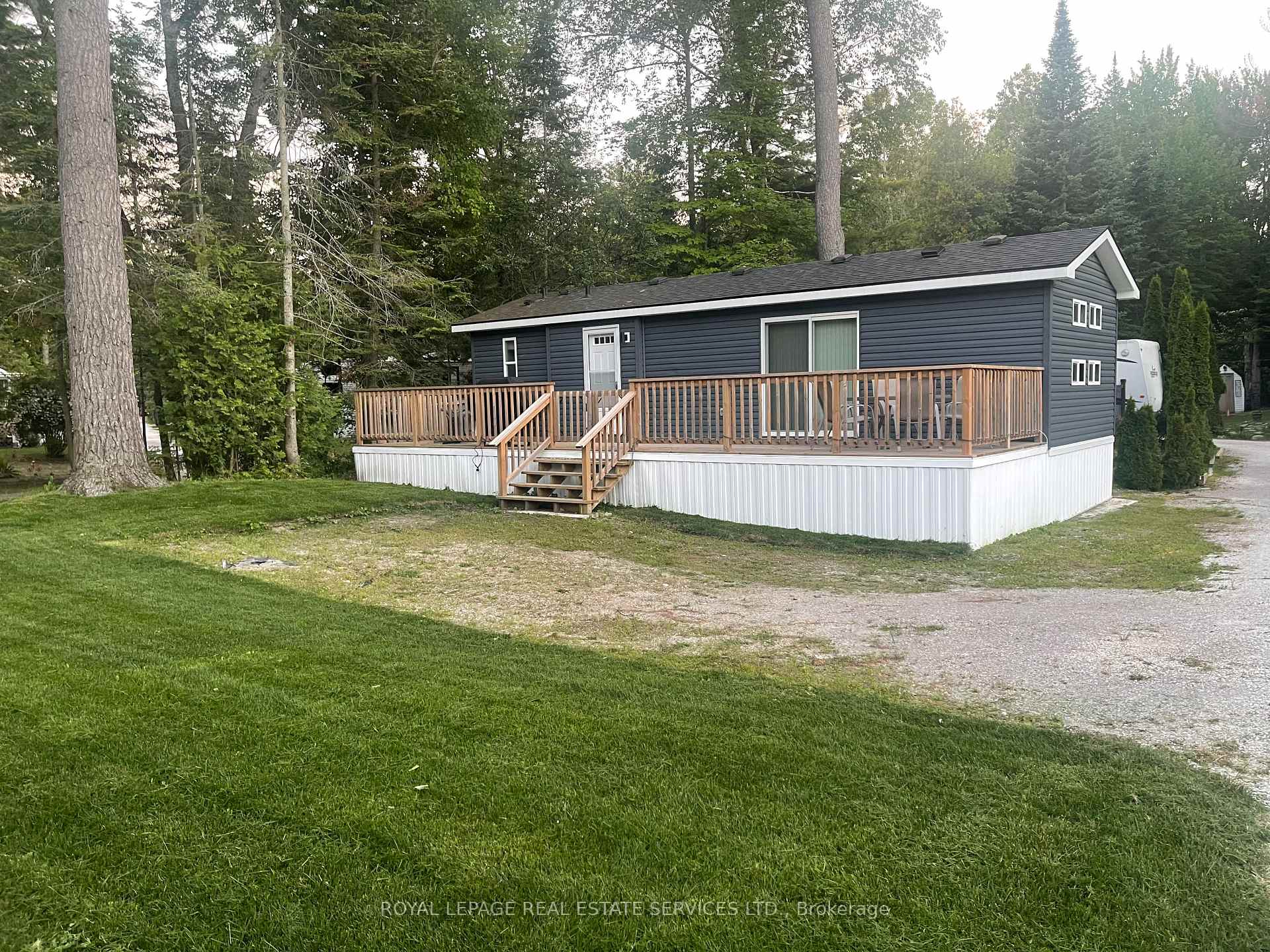 Photo 2 of 85 Theme Park Drive, Wasaga Beach — HOMEH