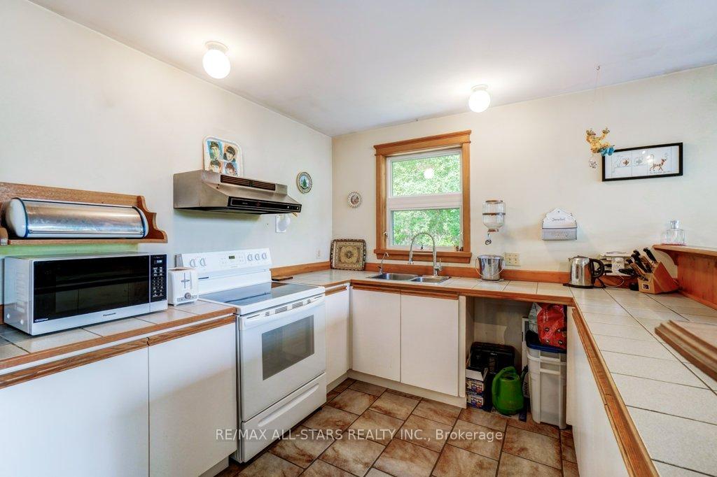 Photo 10 of 9388 Ravenshoe Road, Georgina, Baldwin — HOMEH