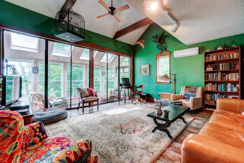 Photo 13 of 9388 Ravenshoe Road, Georgina, Baldwin — HOMEH