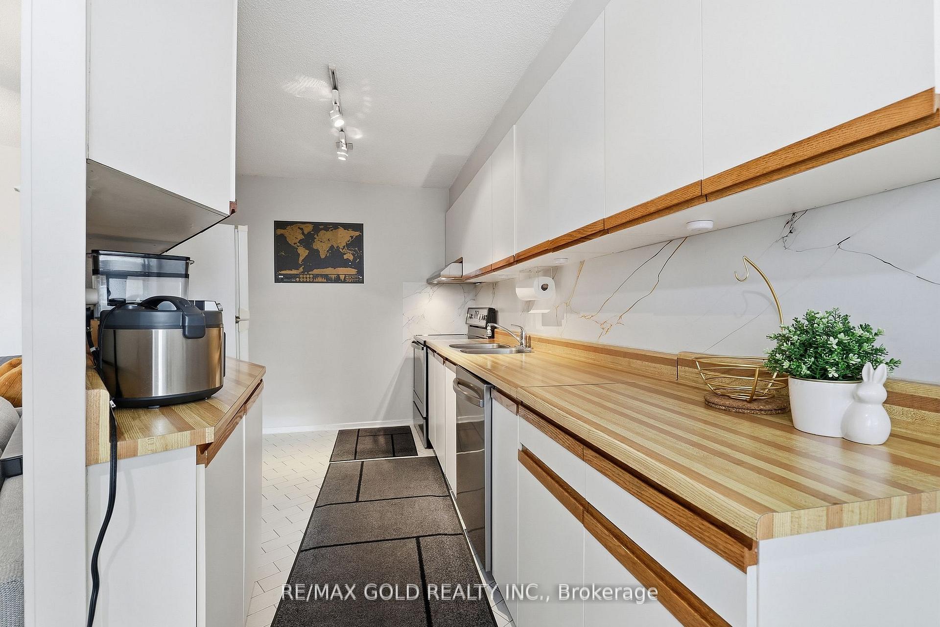 Photo 12 of Unit 401, 335 Mill Road, Etobicoke, Eringate-Centennial-West Deane — HOMEH