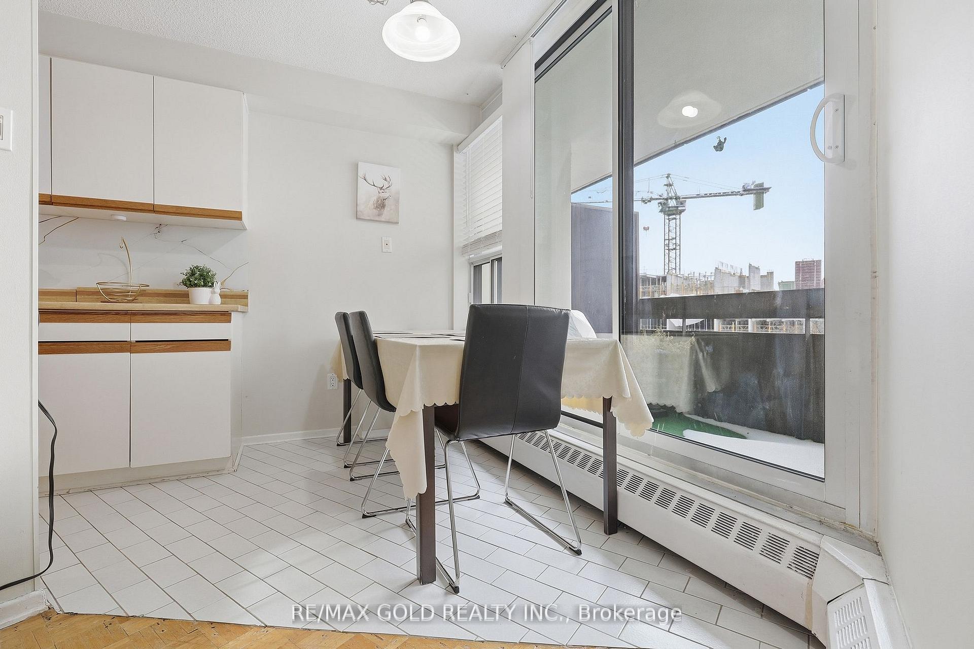 Photo 13 of Unit 401, 335 Mill Road, Etobicoke, Eringate-Centennial-West Deane — HOMEH