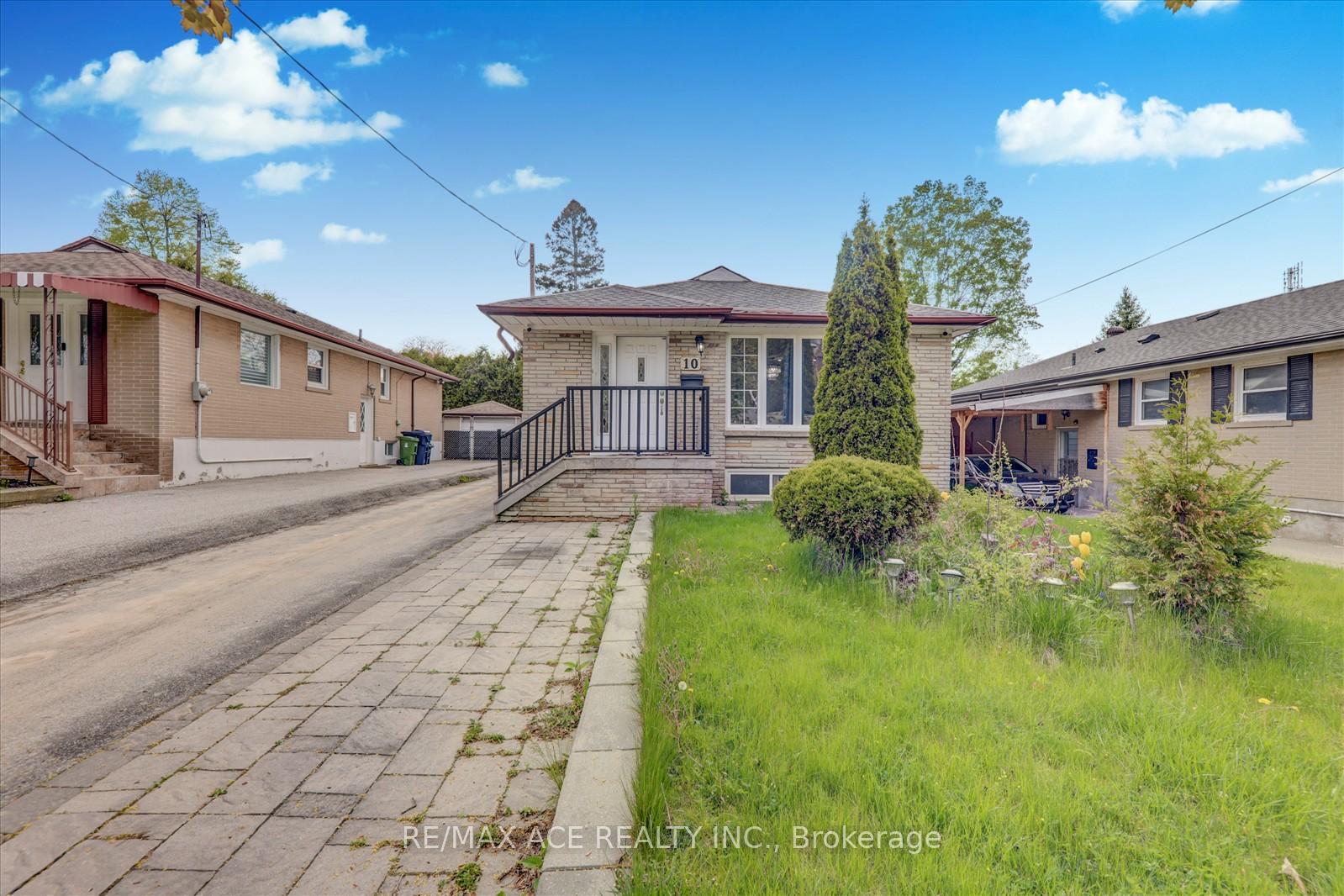 Photo 2 of 10 Blakemanor Boulevard, Scarborough, Woburn — HOMEH