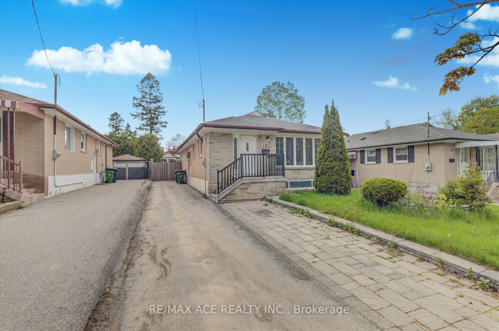 Photo 4 of 10 Blakemanor Boulevard, Scarborough, Woburn — HOMEH