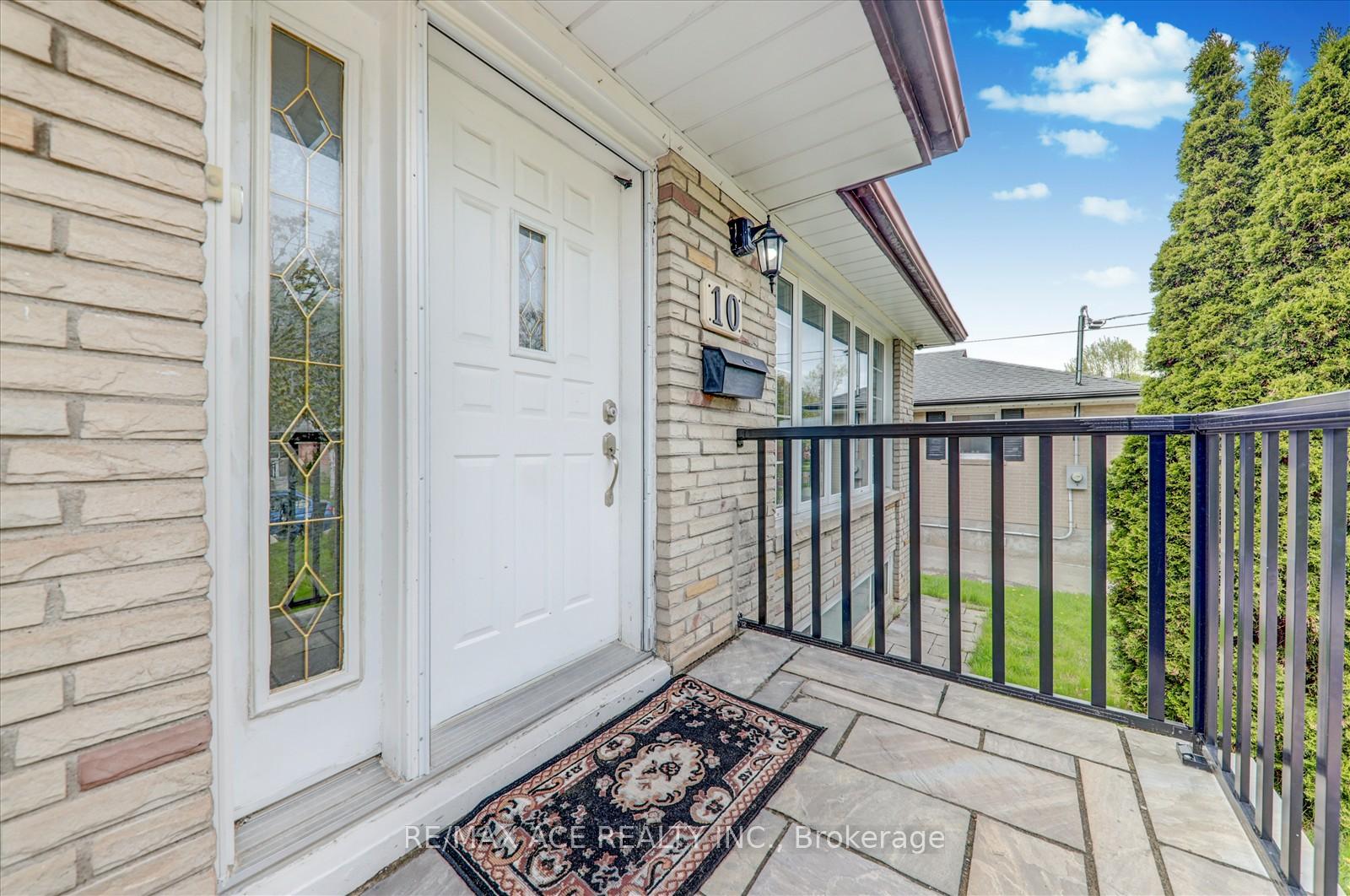 Photo 6 of 10 Blakemanor Boulevard, Scarborough, Woburn — HOMEH