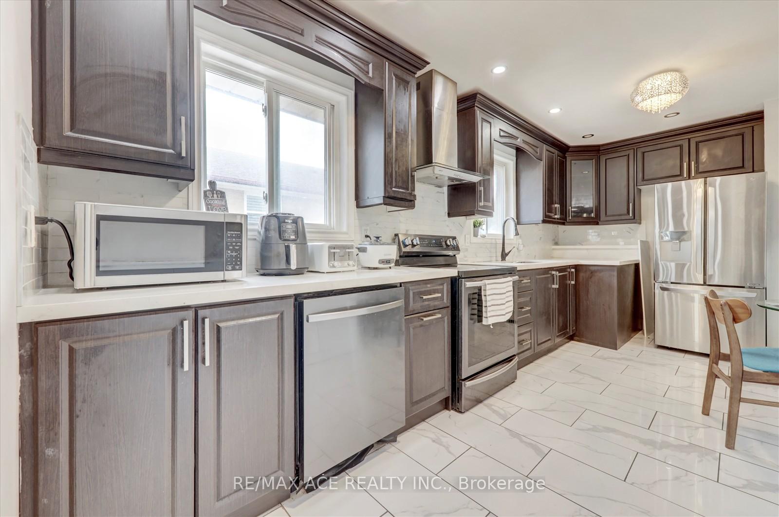 Photo 8 of 10 Blakemanor Boulevard, Scarborough, Woburn — HOMEH