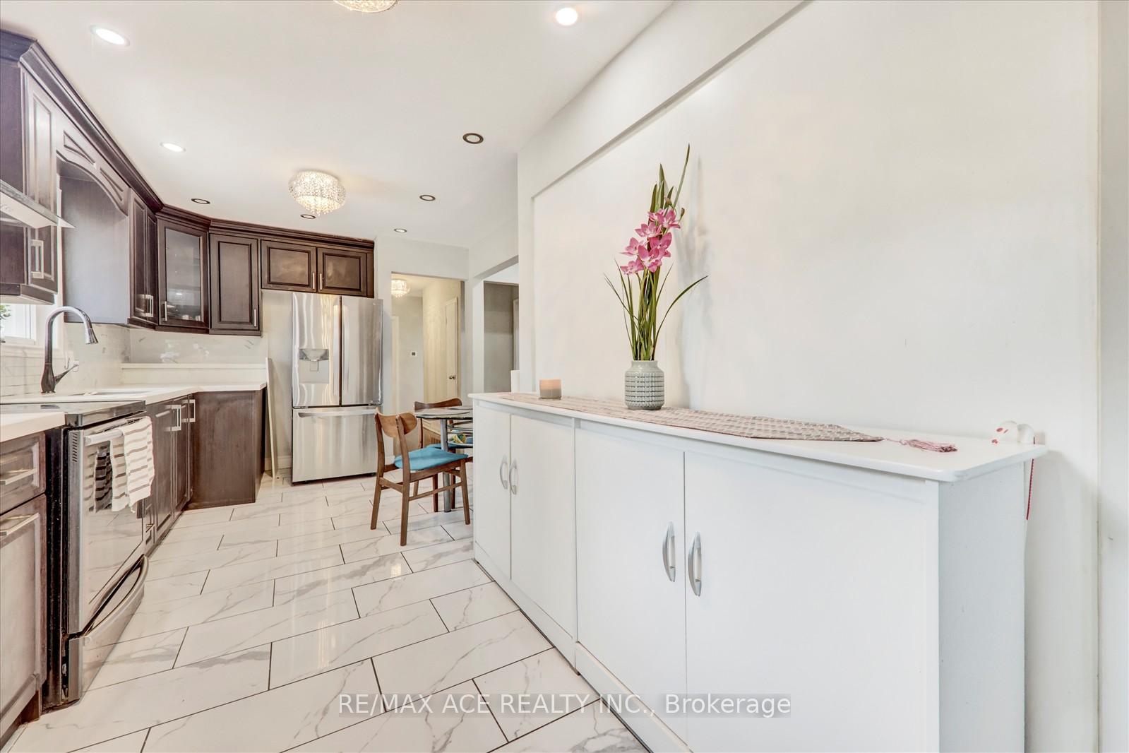 Photo 9 of 10 Blakemanor Boulevard, Scarborough, Woburn — HOMEH