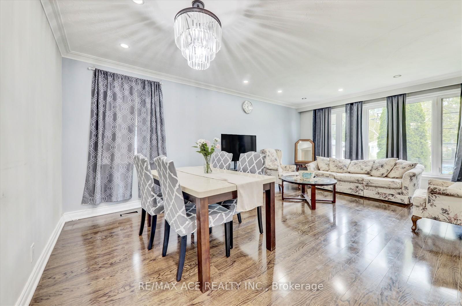 Photo 12 of 10 Blakemanor Boulevard, Scarborough, Woburn — HOMEH