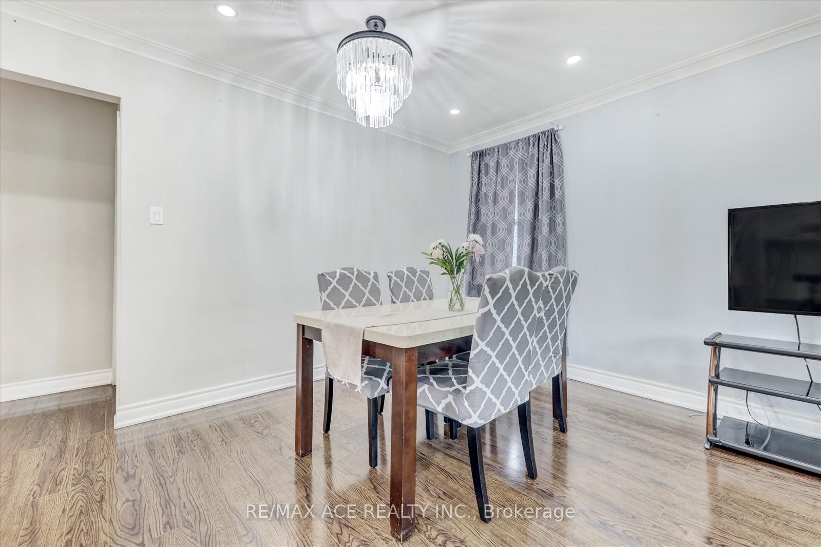 Photo 13 of 10 Blakemanor Boulevard, Scarborough, Woburn — HOMEH