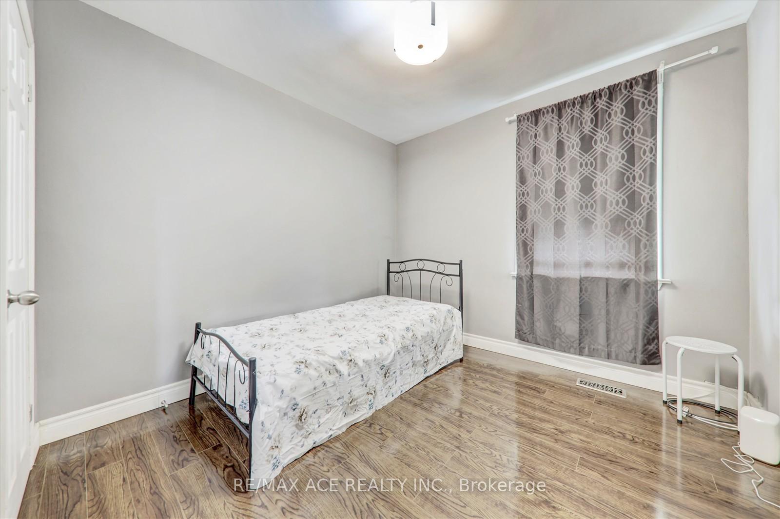 Photo 16 of 10 Blakemanor Boulevard, Scarborough, Woburn — HOMEH