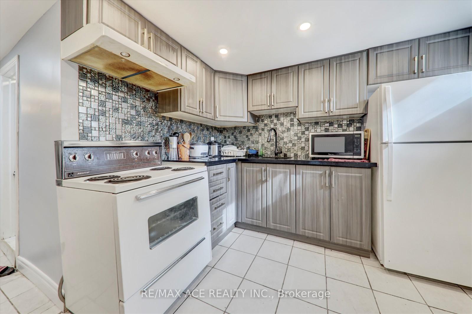 Photo 26 of 10 Blakemanor Boulevard, Scarborough, Woburn — HOMEH