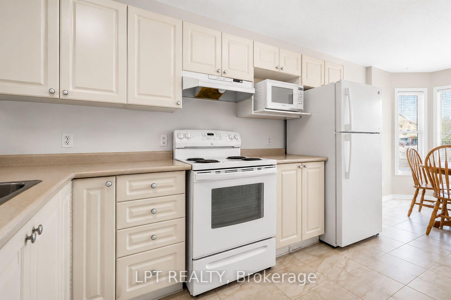 Photo 4 of 84 Newborough Crescent, Ottawa, Barrhaven East — HOMEH