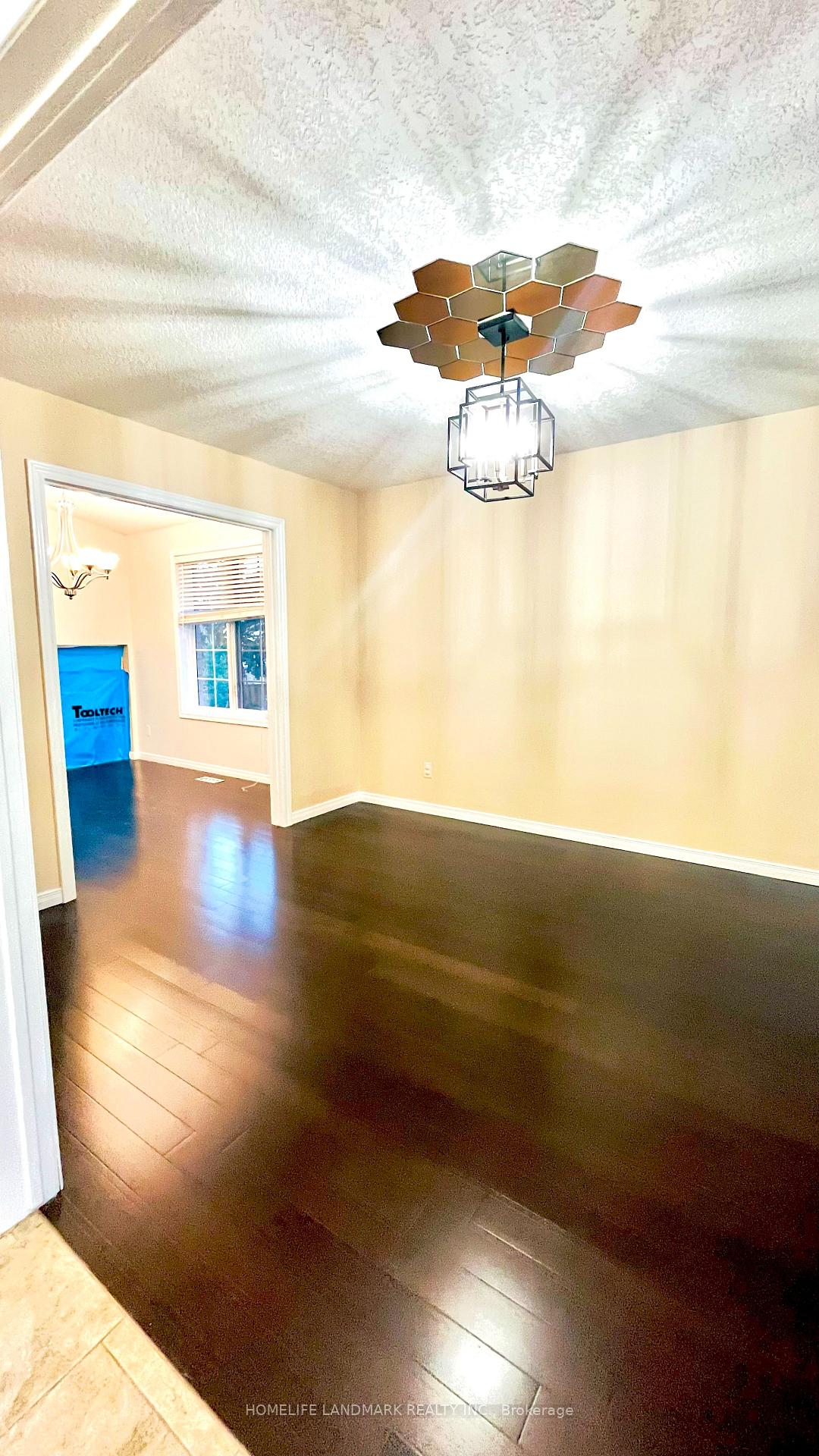 Photo 3 of 172 Springfield Place, Waterloo, Westvale — HOMEH