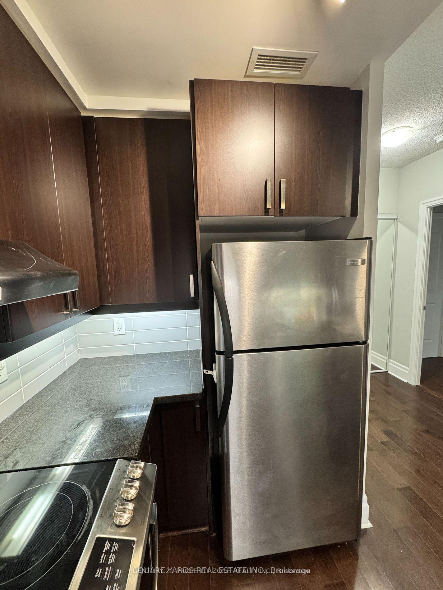 Photo 4 of Unit 217, 39 Upper Duke Crescent, Markham, Unionville — HOMEH