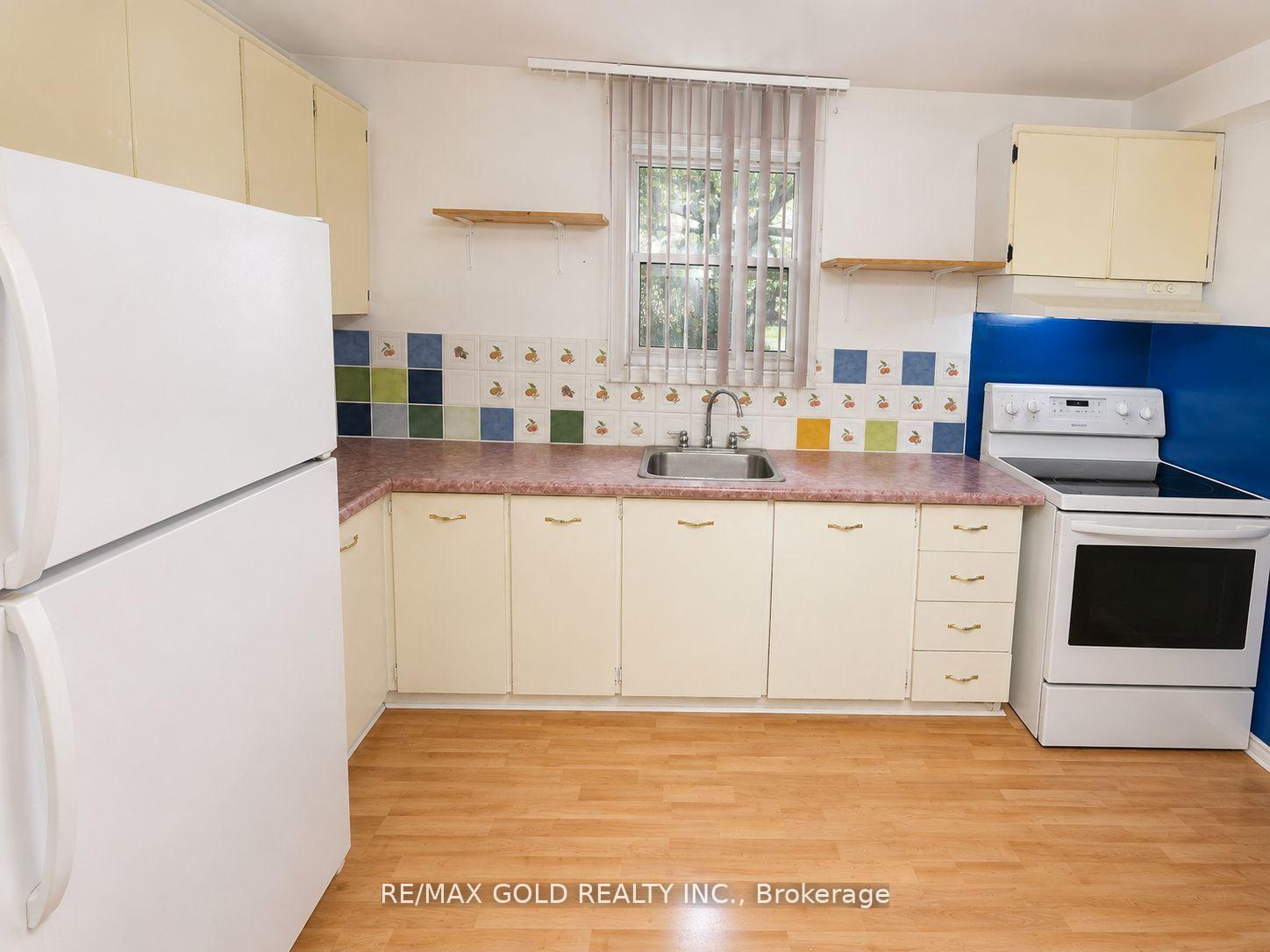 Photo 2 of 15 Huntingwood Crescent, Brampton, Central Park — HOMEH