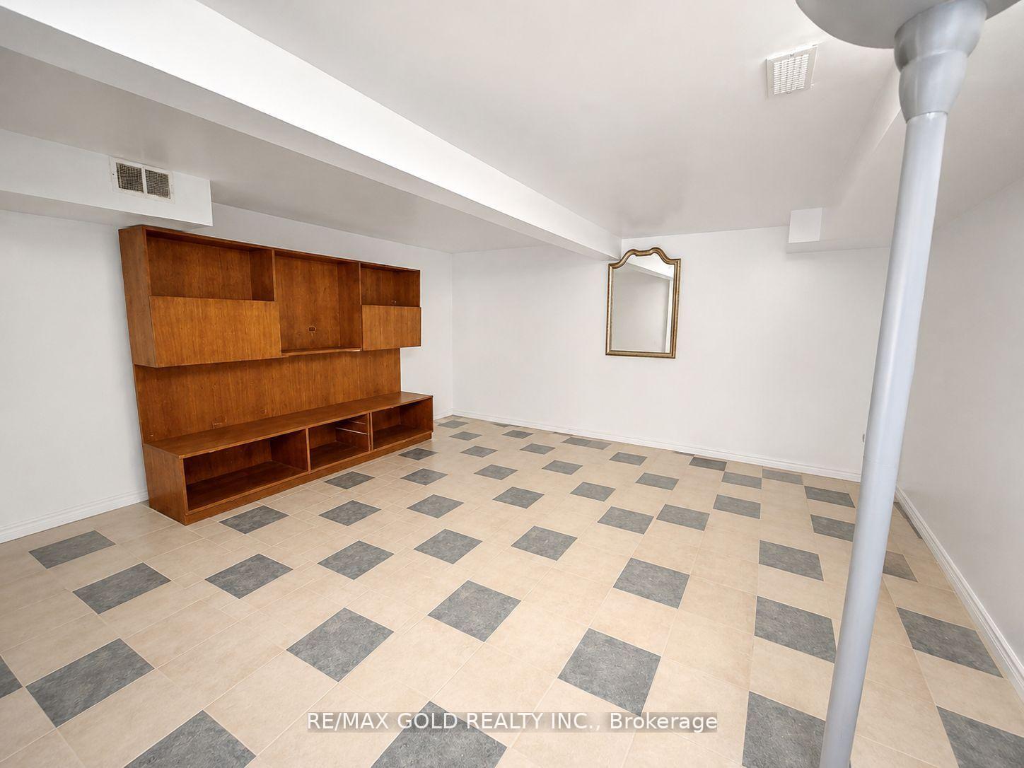 Photo 4 of 15 Huntingwood Crescent, Brampton, Central Park — HOMEH