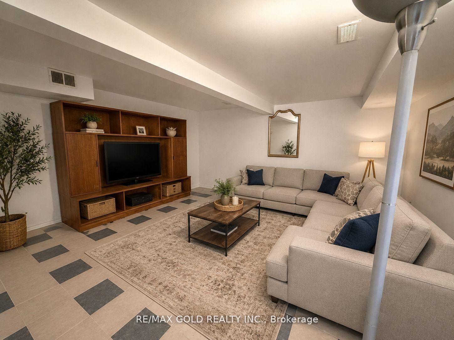 Photo 5 of 15 Huntingwood Crescent, Brampton, Central Park — HOMEH