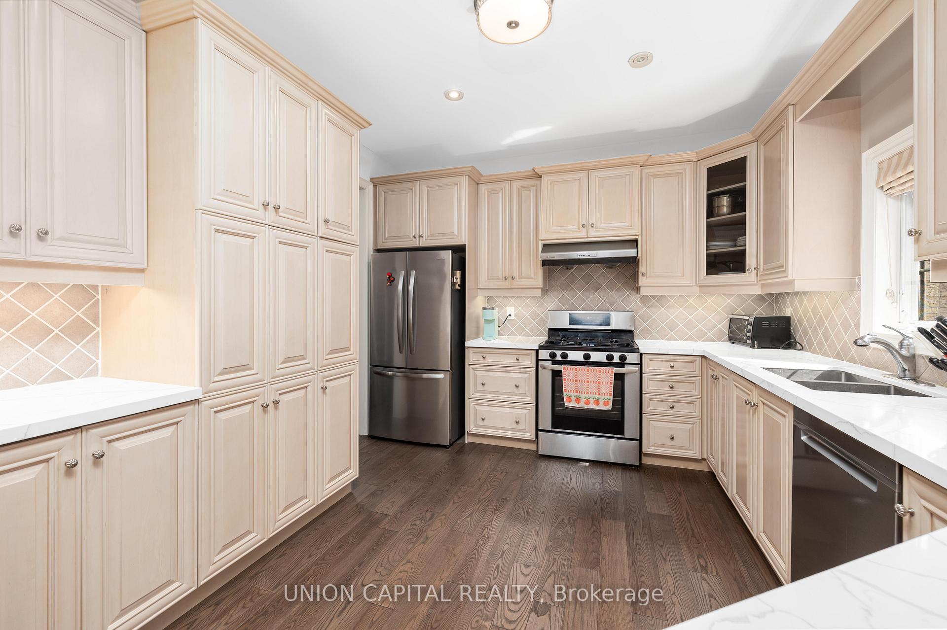 Photo 10 of 75 Langtry Place, Vaughan, Uplands — HOMEH