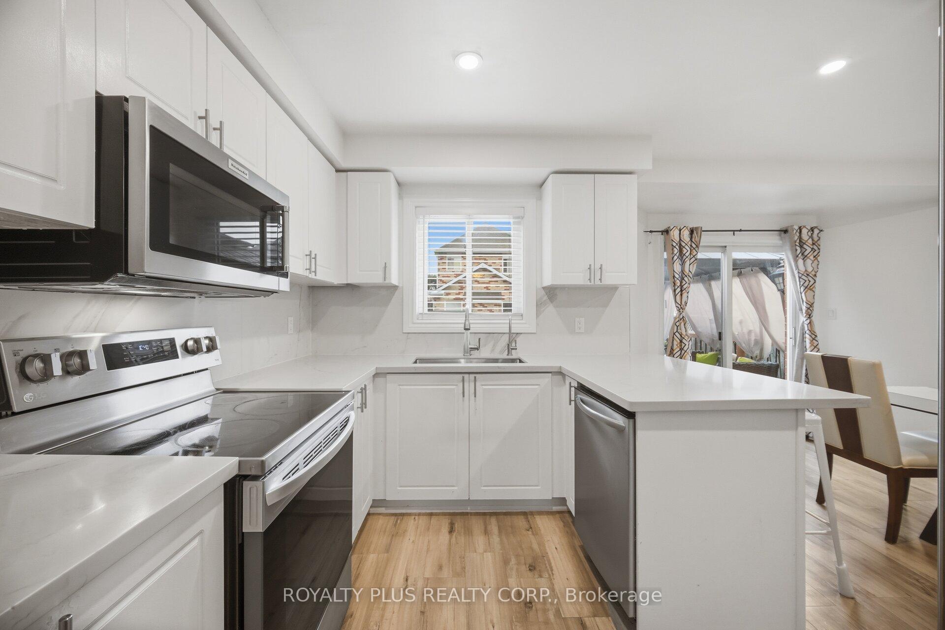 Photo 9 of 452 Jay Crescent, Orangeville — HOMEH