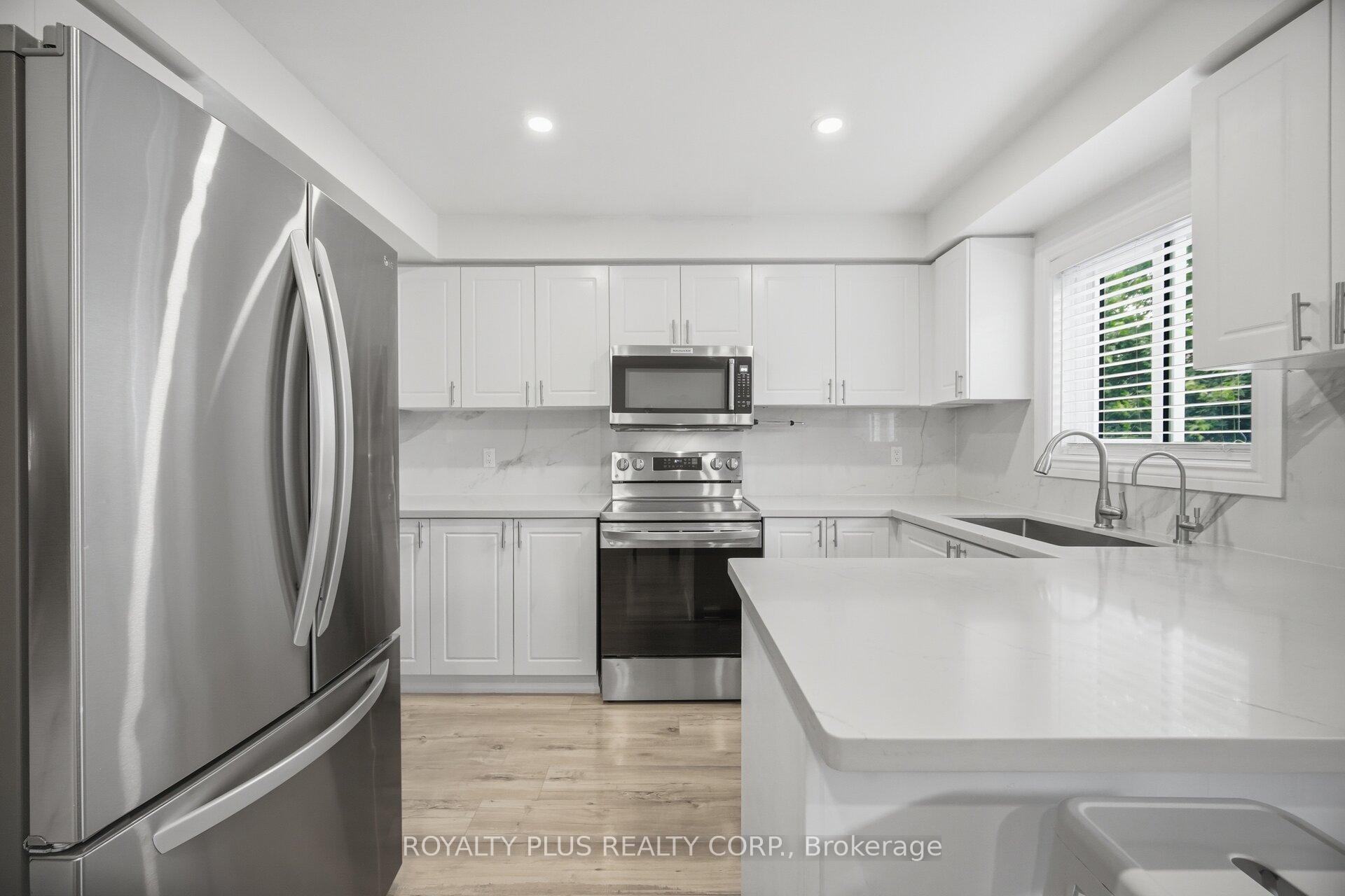 Photo 10 of 452 Jay Crescent, Orangeville — HOMEH