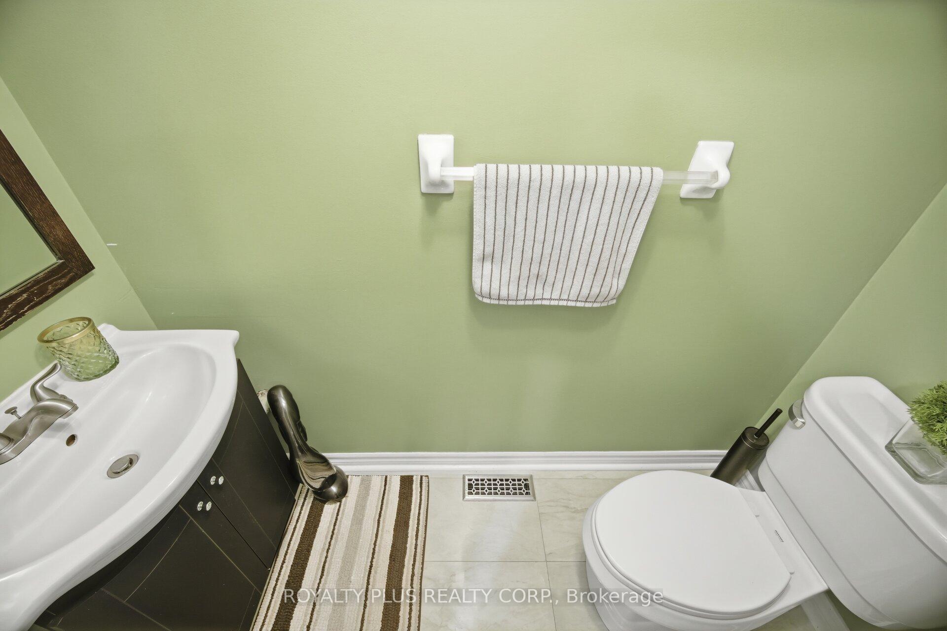 Photo 16 of 452 Jay Crescent, Orangeville — HOMEH