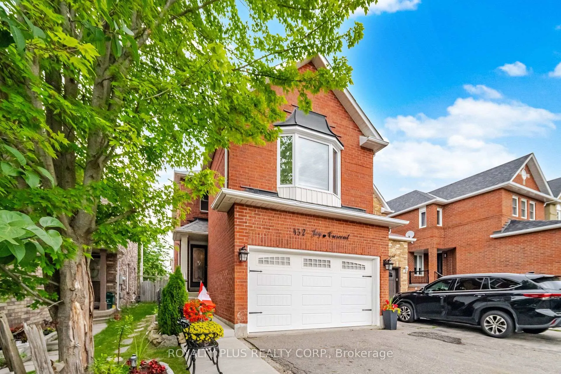 Photo 2 of 452 Jay Crescent, Orangeville — HOMEH