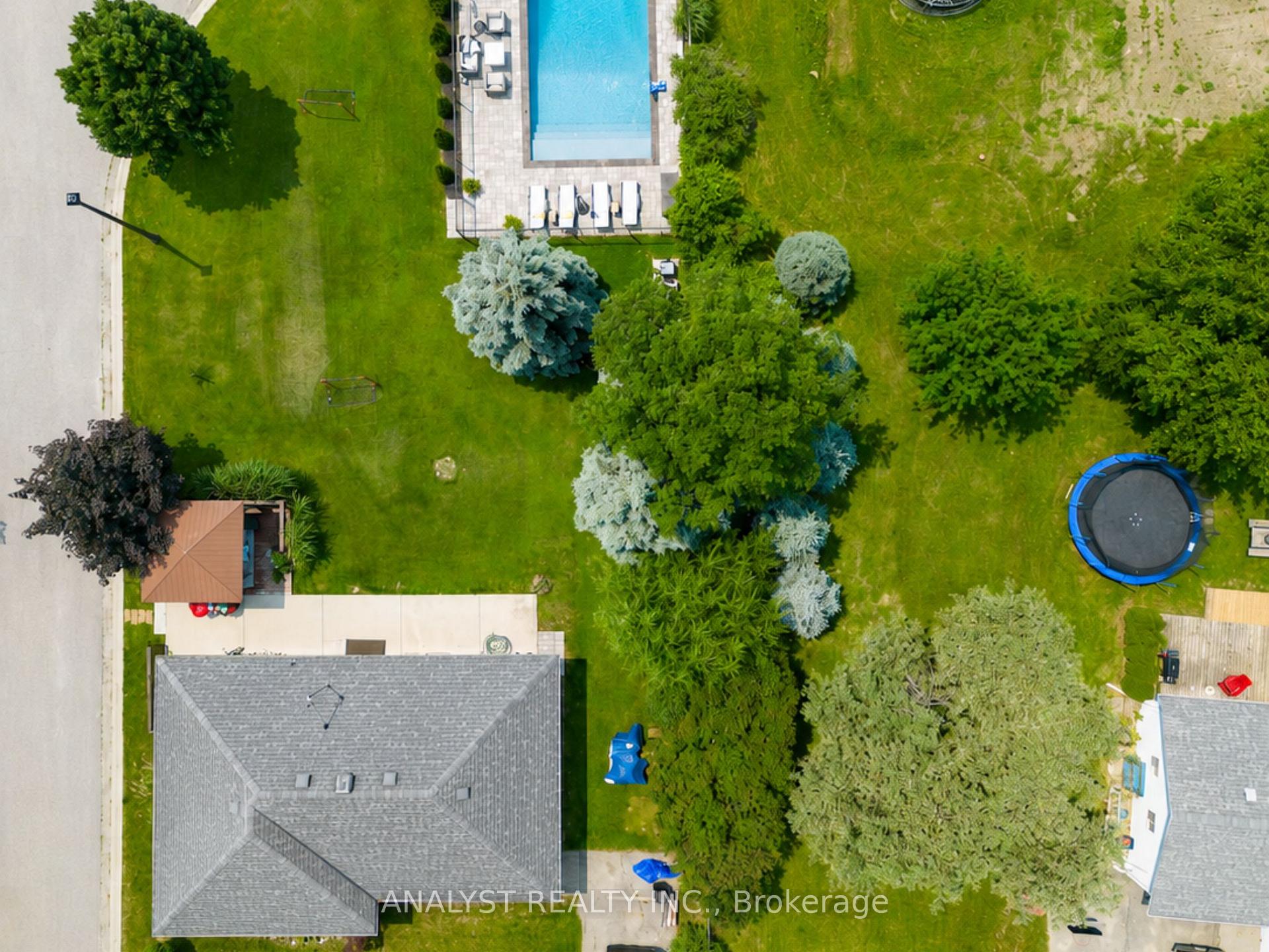 Photo 3 of 70 Simmons Street, Vaughan, Elder Mills — HOMEH