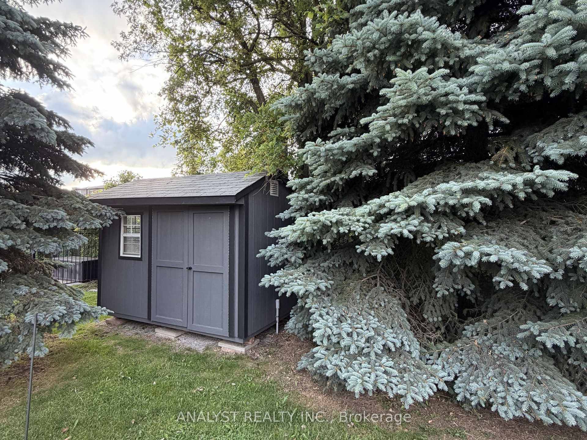 Photo 8 of 70 Simmons Street, Vaughan, Elder Mills — HOMEH