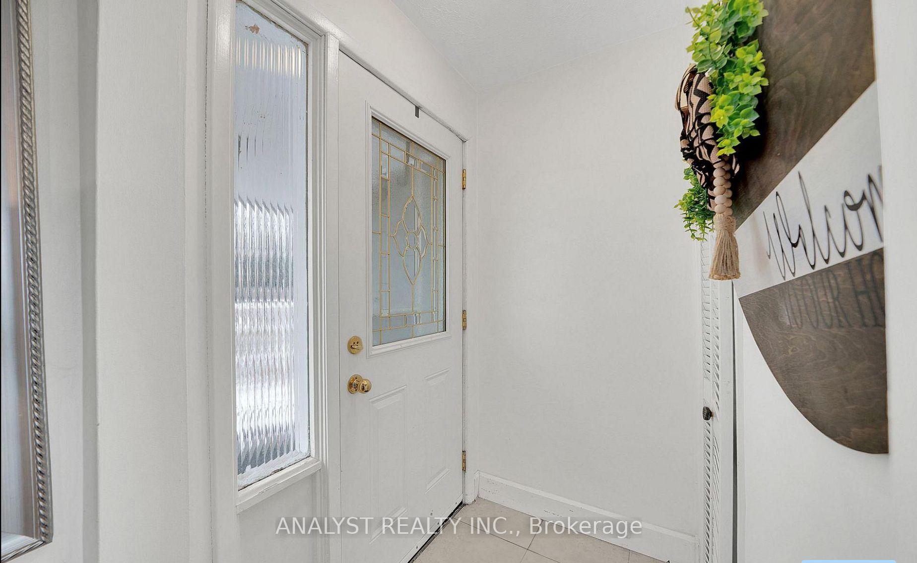 Photo 9 of 70 Simmons Street, Vaughan, Elder Mills — HOMEH