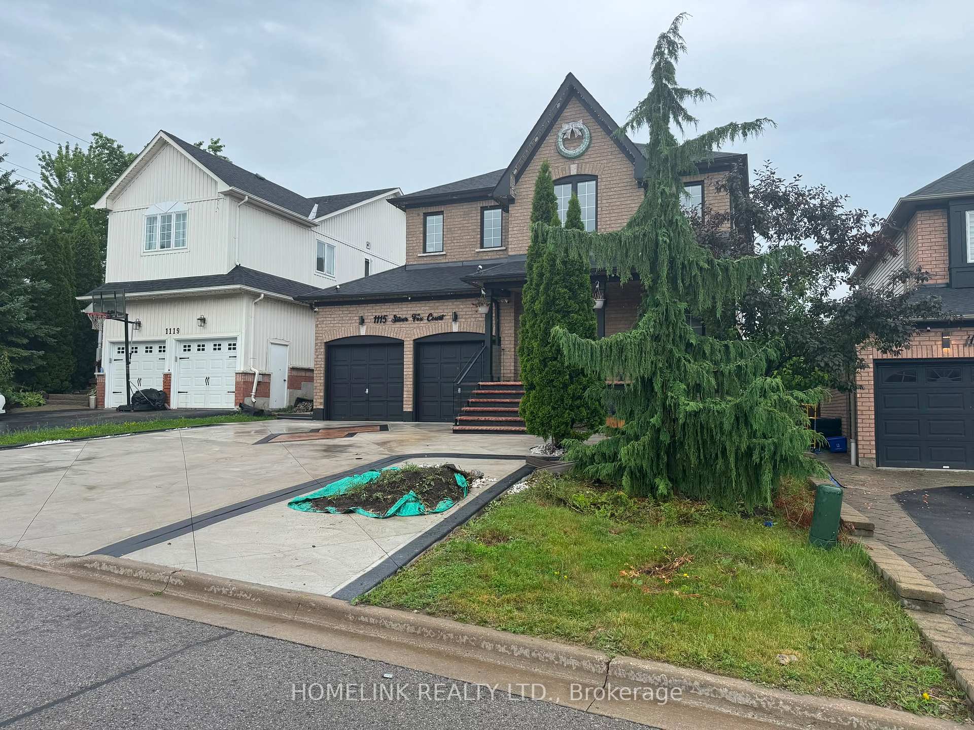 Photo 3 of 1115 Silverfox Court, Oshawa, Pinecrest — HOMEH
