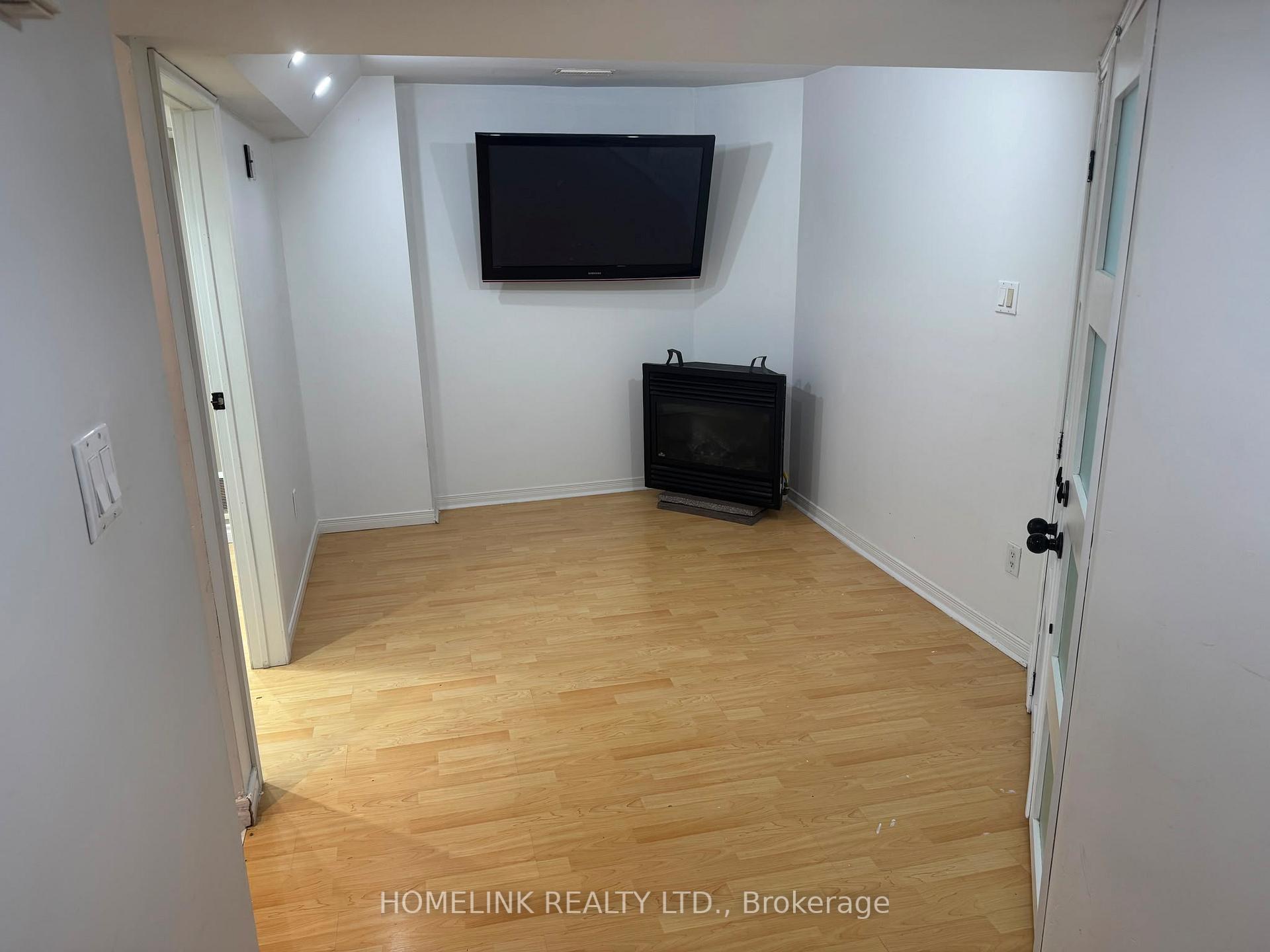 Photo 7 of 1115 Silverfox Court, Oshawa, Pinecrest — HOMEH