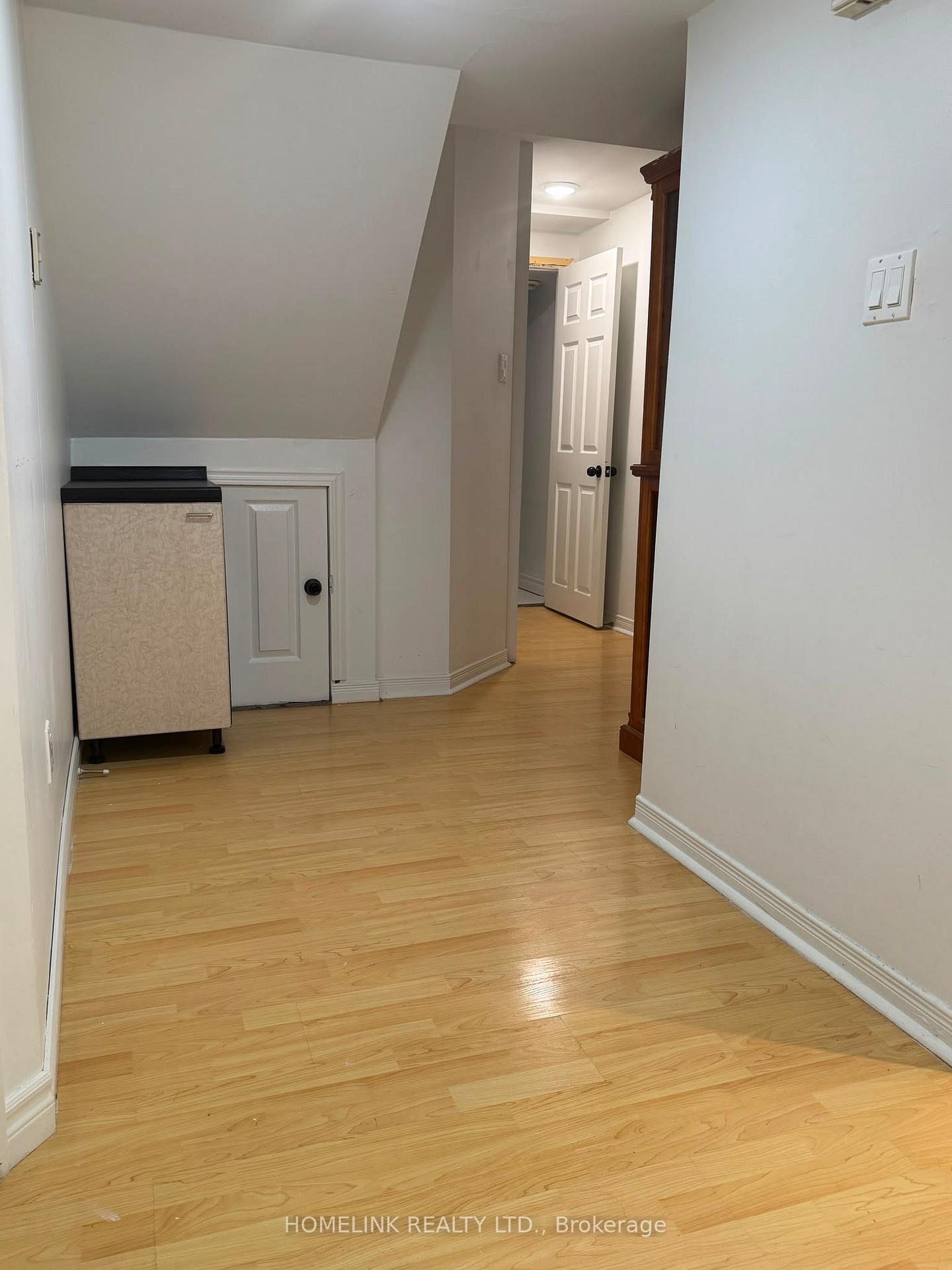 Photo 8 of 1115 Silverfox Court, Oshawa, Pinecrest — HOMEH