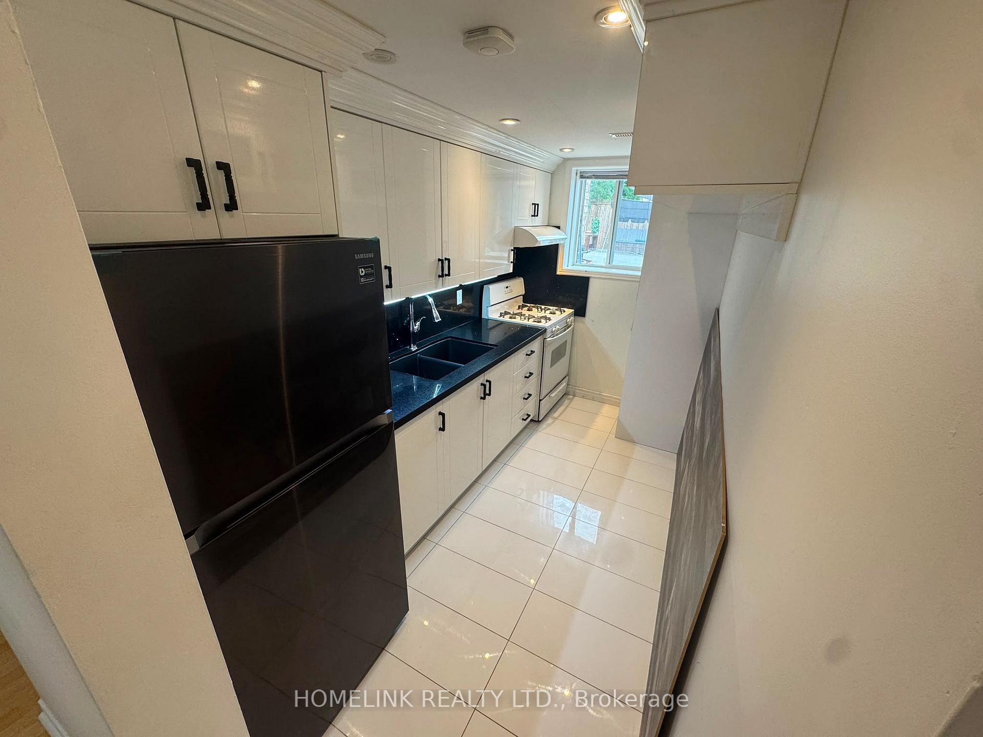 Photo 9 of 1115 Silverfox Court, Oshawa, Pinecrest — HOMEH