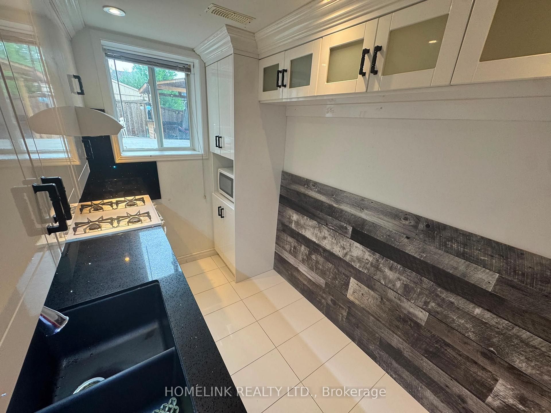 Photo 10 of 1115 Silverfox Court, Oshawa, Pinecrest — HOMEH