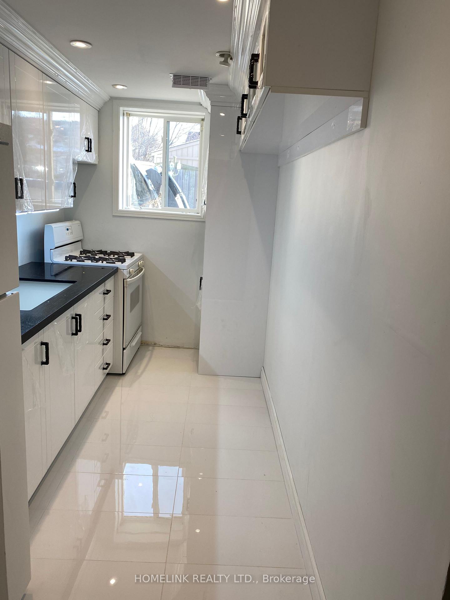 Photo 12 of 1115 Silverfox Court, Oshawa, Pinecrest — HOMEH
