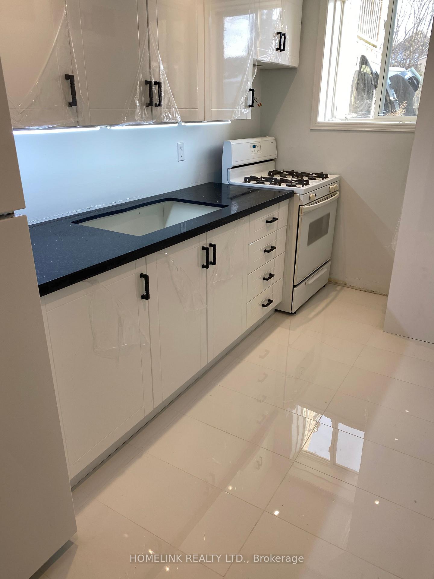 Photo 13 of 1115 Silverfox Court, Oshawa, Pinecrest — HOMEH