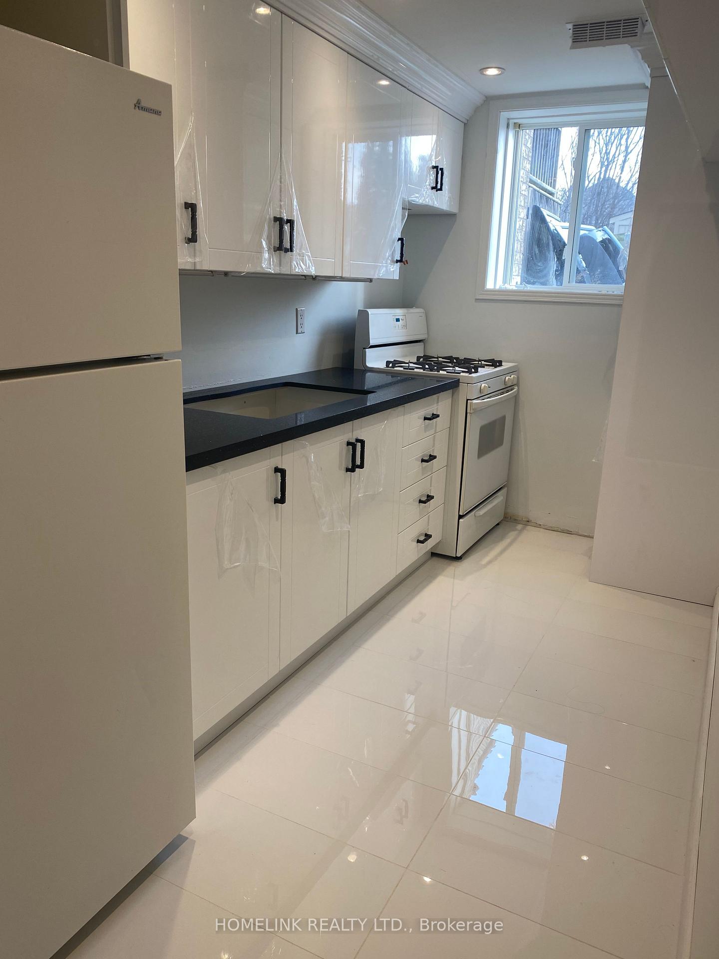 Photo 14 of 1115 Silverfox Court, Oshawa, Pinecrest — HOMEH