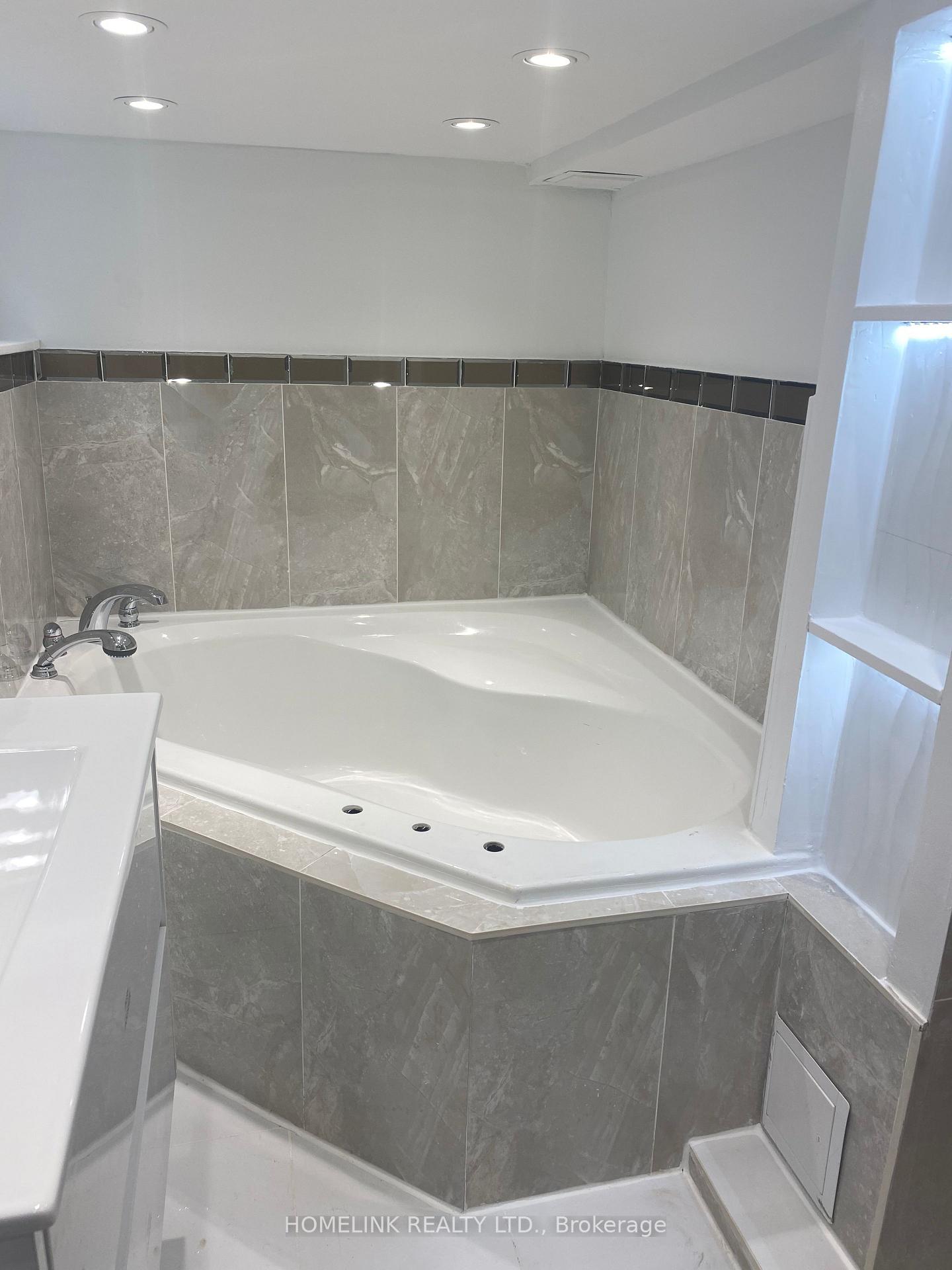 Photo 15 of 1115 Silverfox Court, Oshawa, Pinecrest — HOMEH