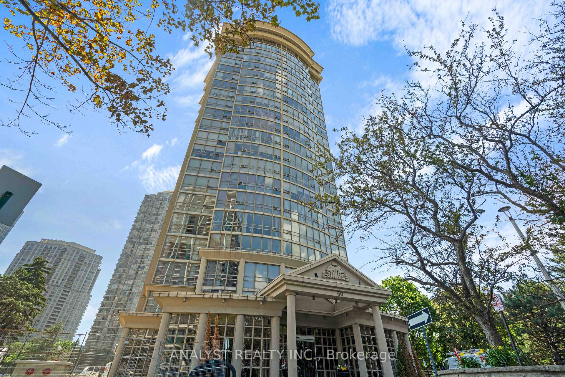 Photo of Unit 909, 50 Eglinton Avenue W