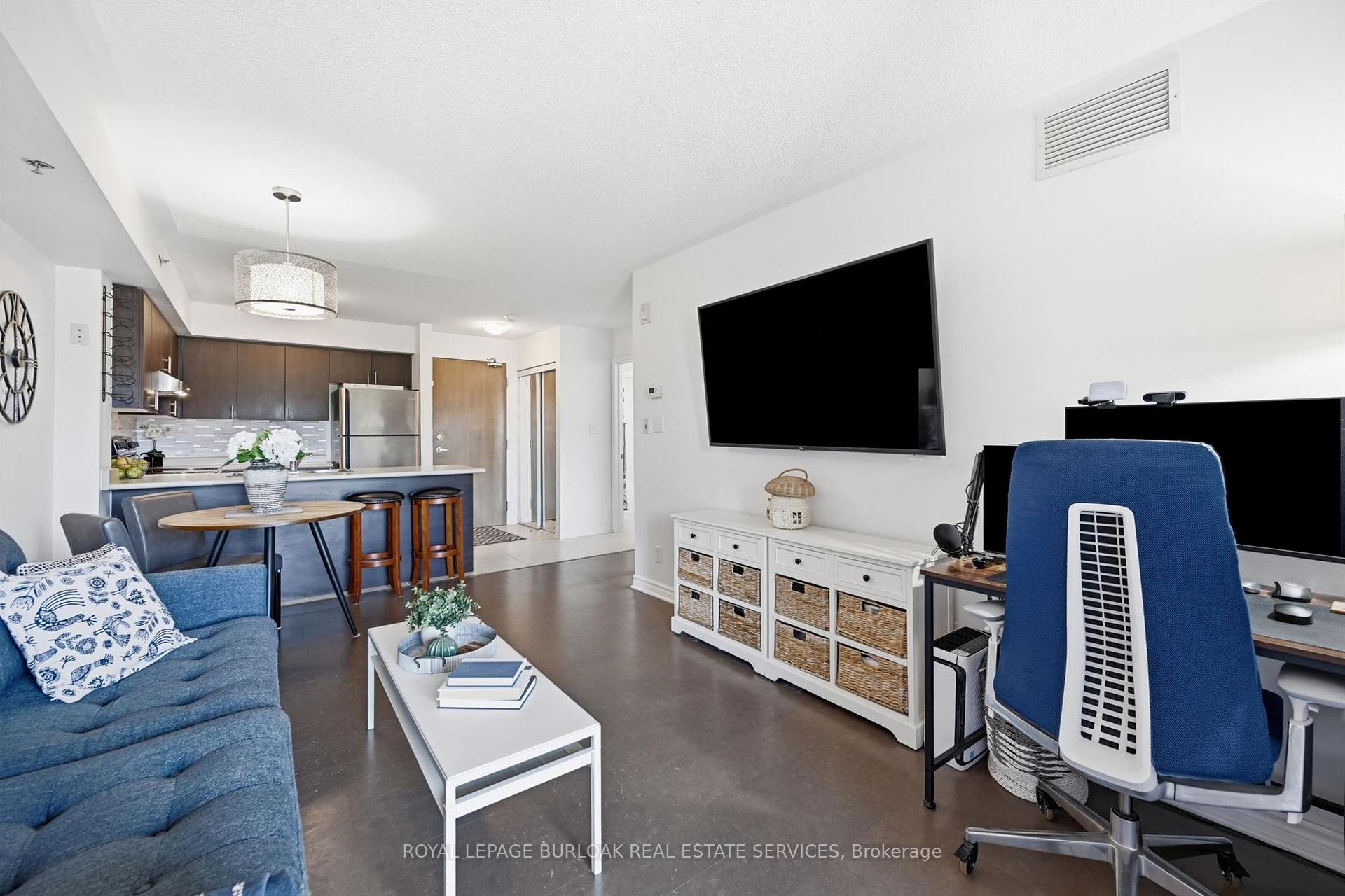 Photo 11 of Unit 303, 3060 Rotary Way, Burlington, Alton — HOMEH