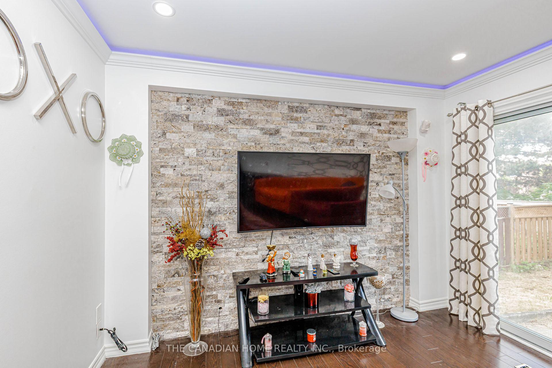 Photo 8 of 67 Bighorn Crescent, Brampton, Sandringham-Wellington — HOMEH