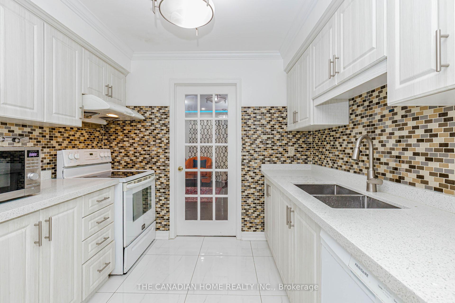 Photo 11 of 67 Bighorn Crescent, Brampton, Sandringham-Wellington — HOMEH